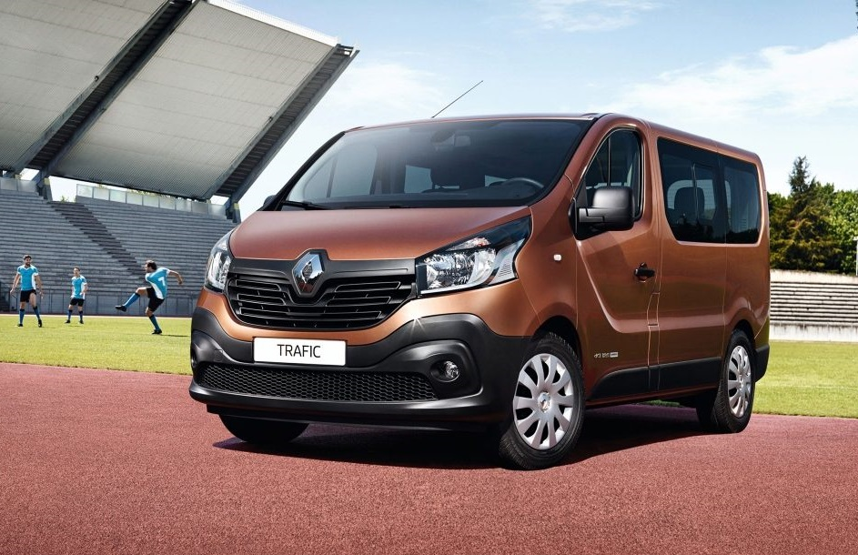 Renault Trafic 9 places   Italy
